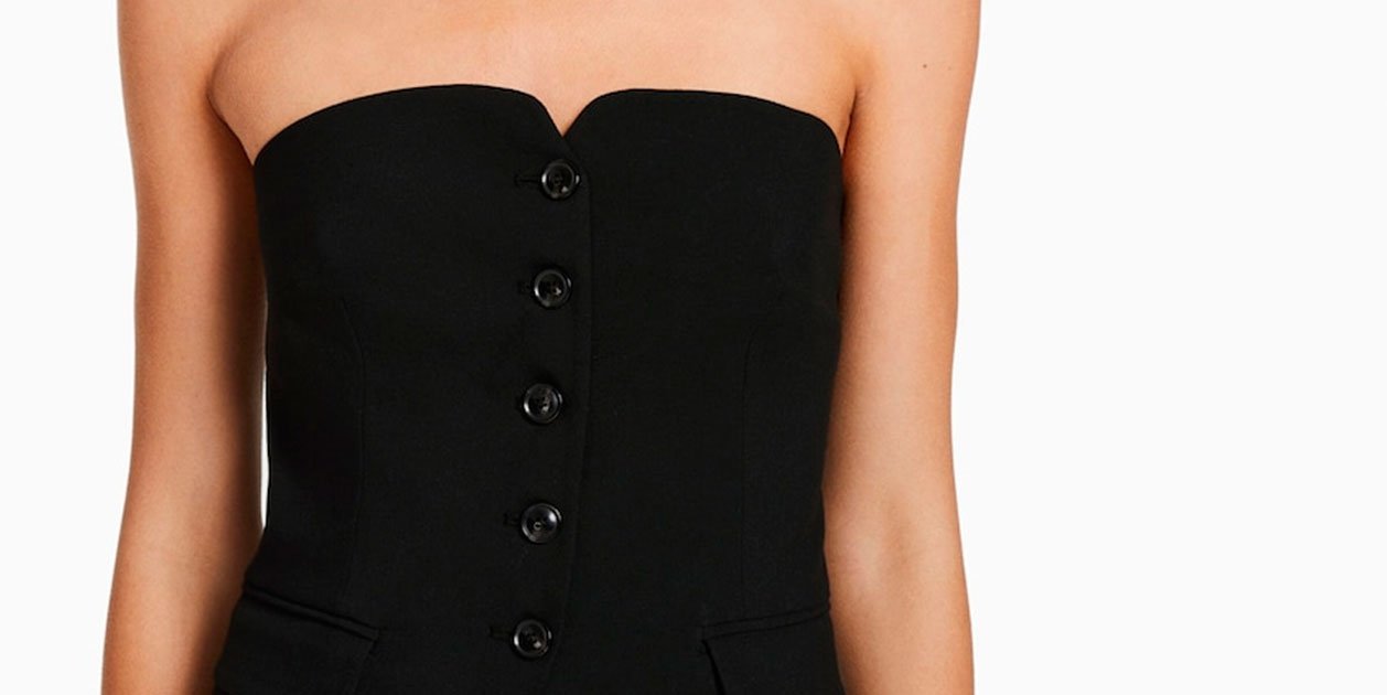 Èxit sense precedents a Bershka de l'armilla tailoring amb espatlles descobertes rebaixada un 50%