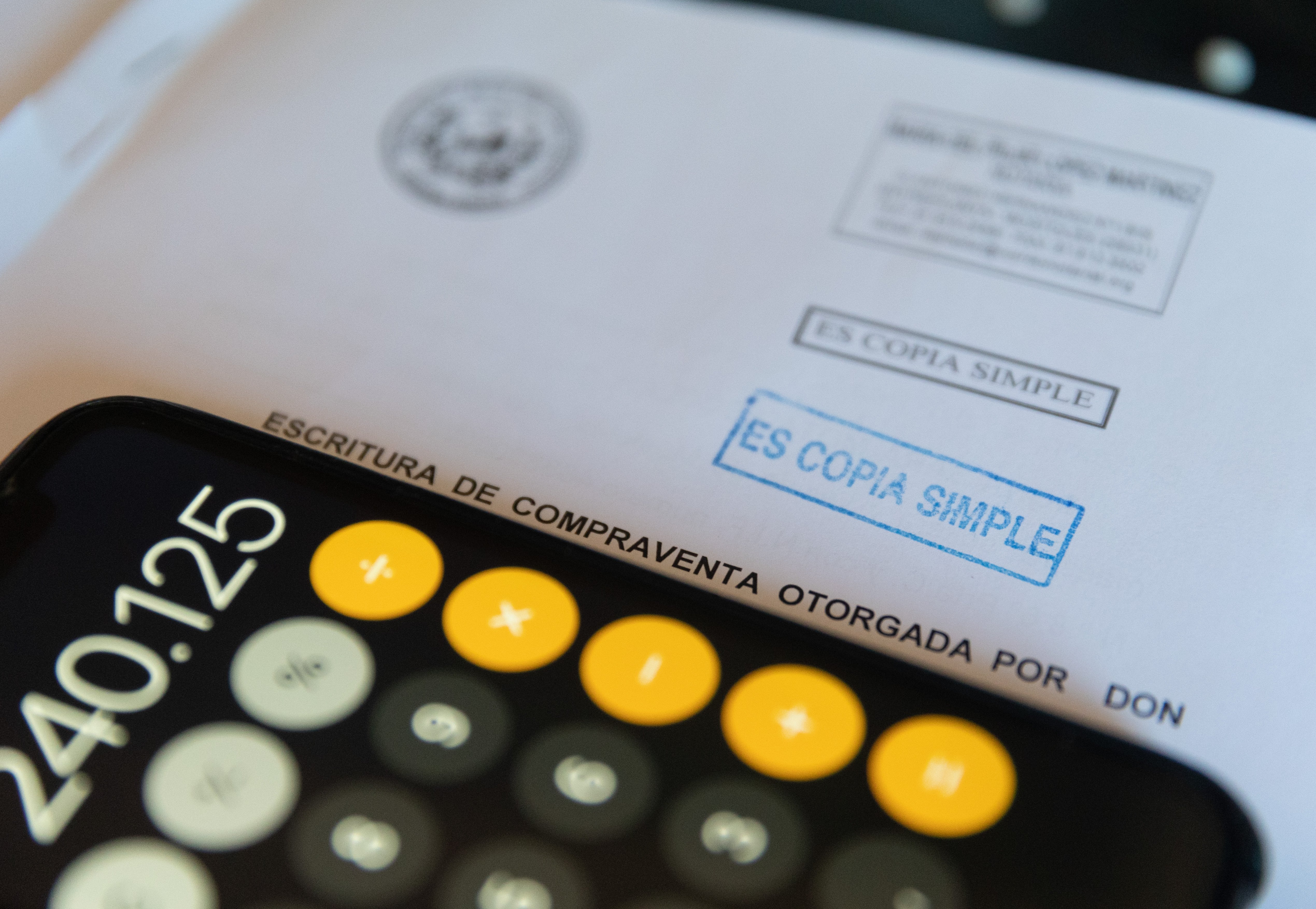 Una persona calcula su hipoteca