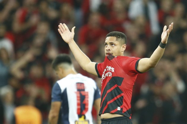 Vitor Roque celebrando un gol cono el Athletico Paranaense / Foto: EFE