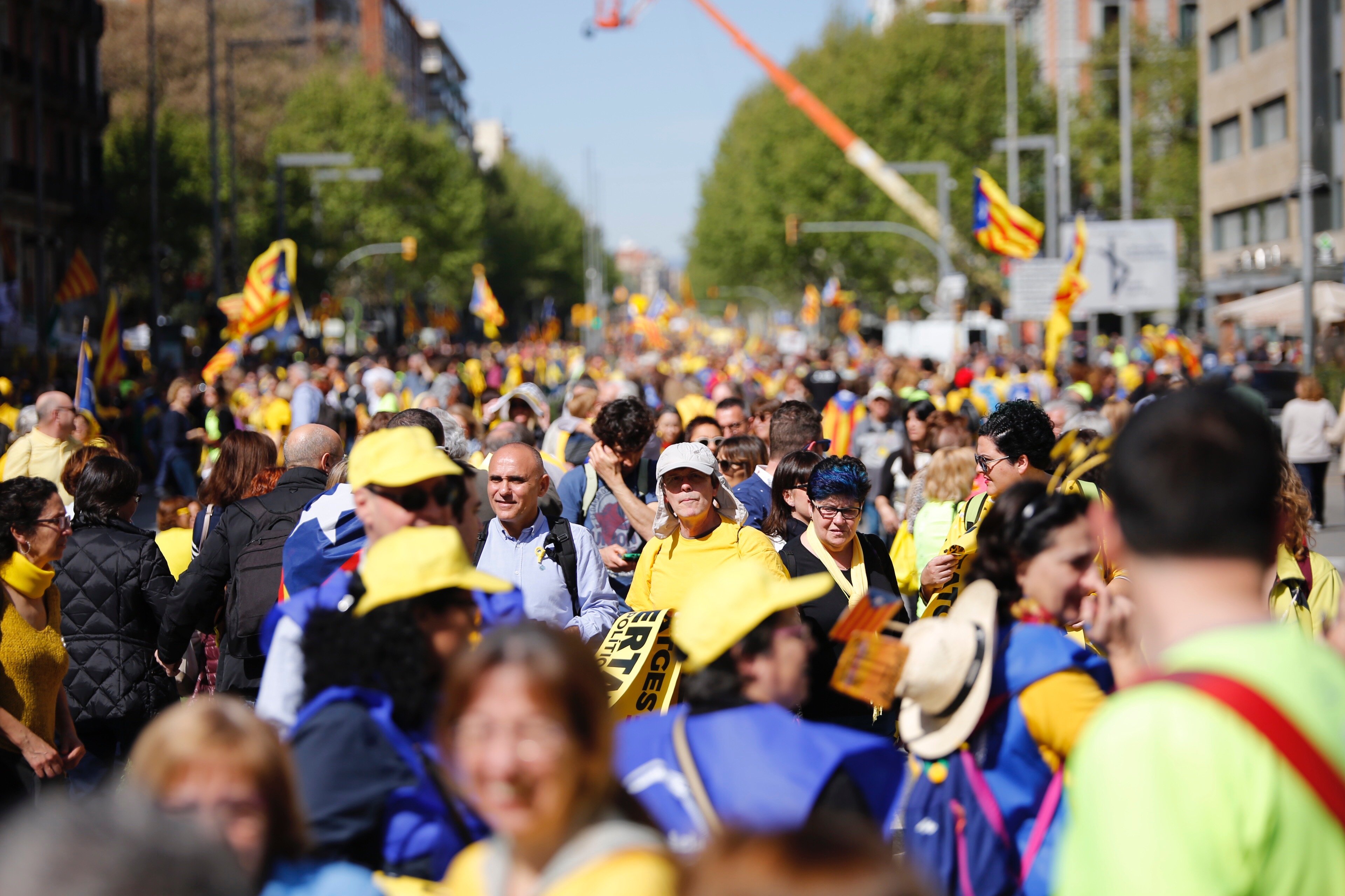 Centenares de miles de personas claman por los presos en Barcelona