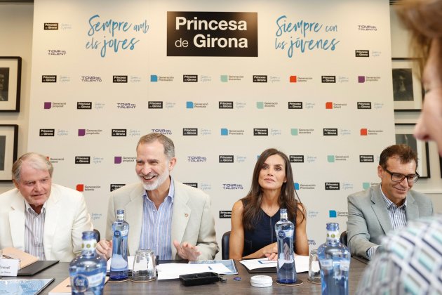 Letizia debut en aGirona esplèndida,twitter Letizia debut en aGirona esplèndida,twitter