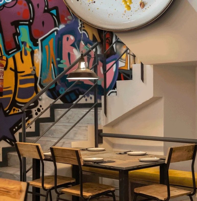Ferribottu: el restaurant de Barcelona que ens fa sentir a Sicília amb bones pizzes i bons còctels