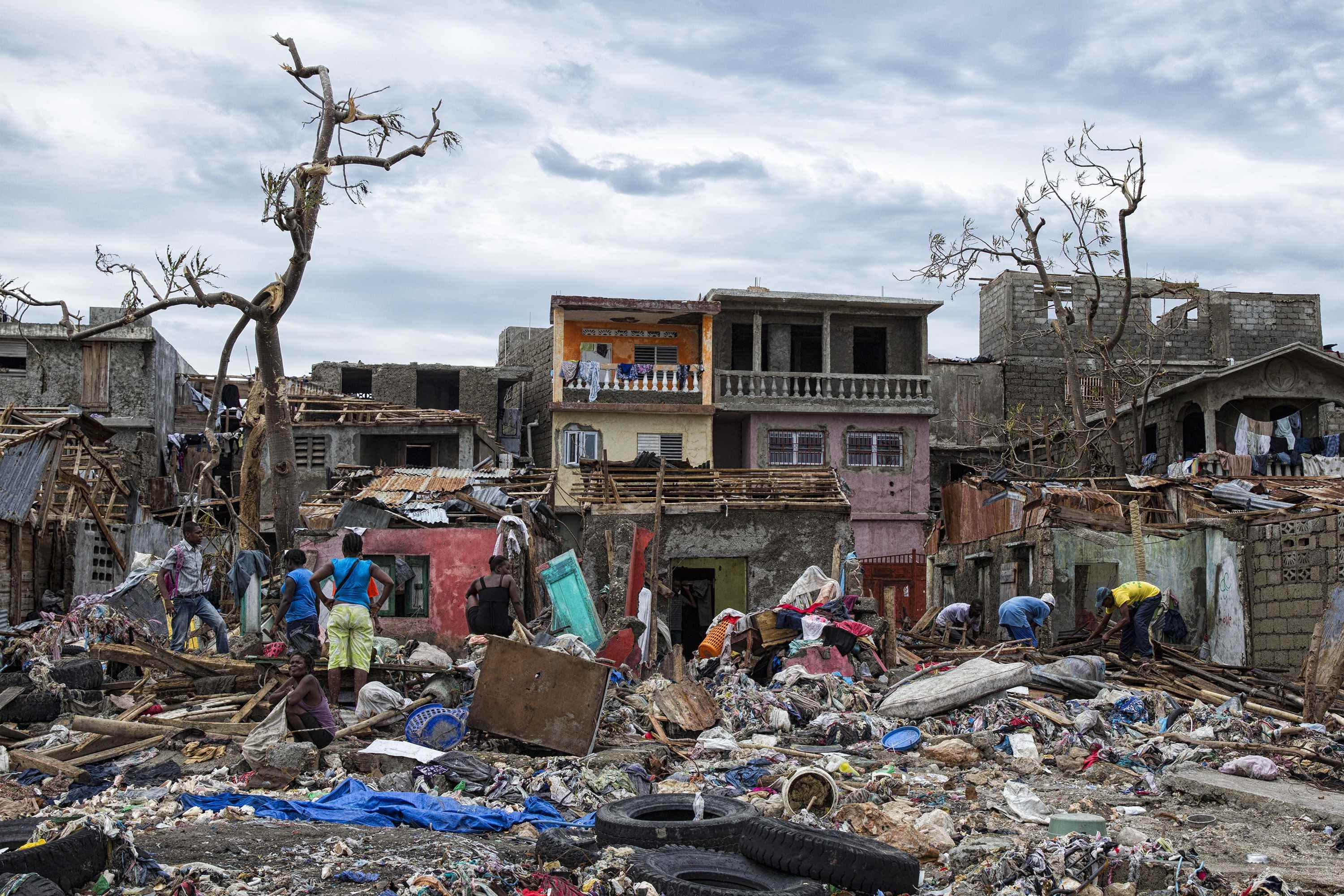 Más de 900 muertos en Haití por el huracán Matthew