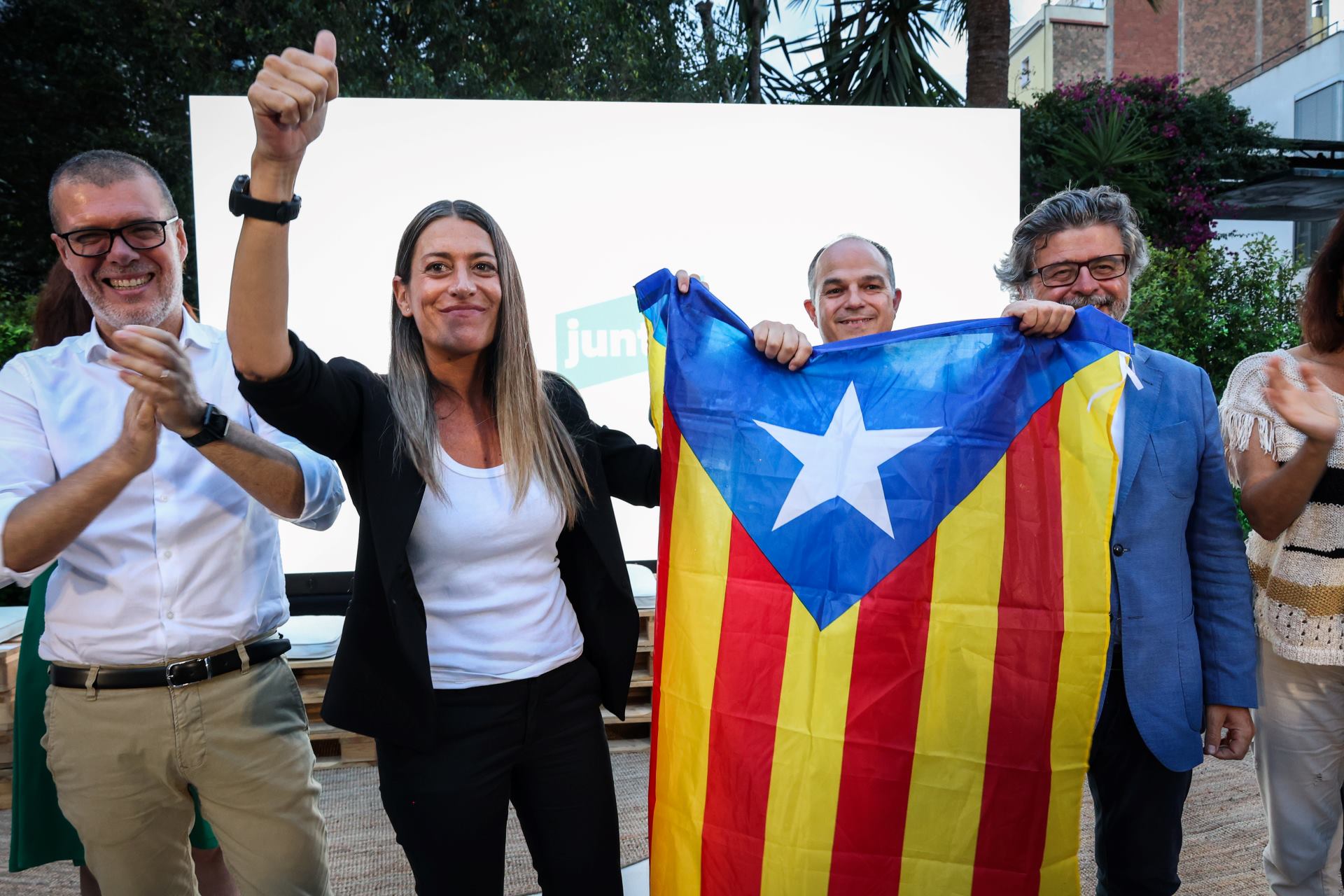 Miriam Nogueras junts bandera independentista / Miquel Muñoz Miriam Nogueras junts bandera independentista / Miquel Muñoz