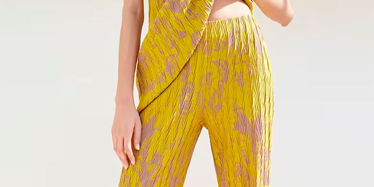 La alegría del día es encontrar el pantalón plisado con más glamour de Sfera rebajado a 19,99 euros