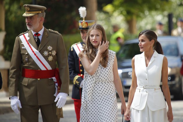 Leonor cono sus padres que ni la miran EFE