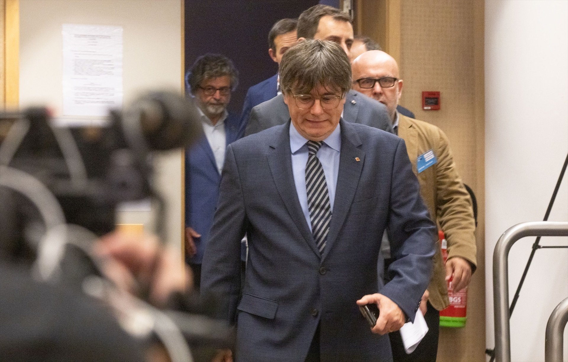 El PP de Ayuso, contra Carles Puigdemont: lo encarcelan en TikTok con un aviso musical incluido