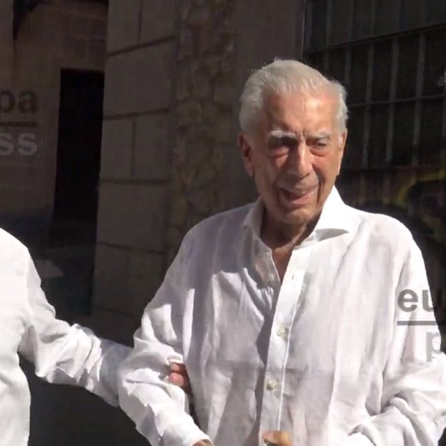 Mario Vargas Llosa con hijo Gonzalo recuperado covid Europa Press