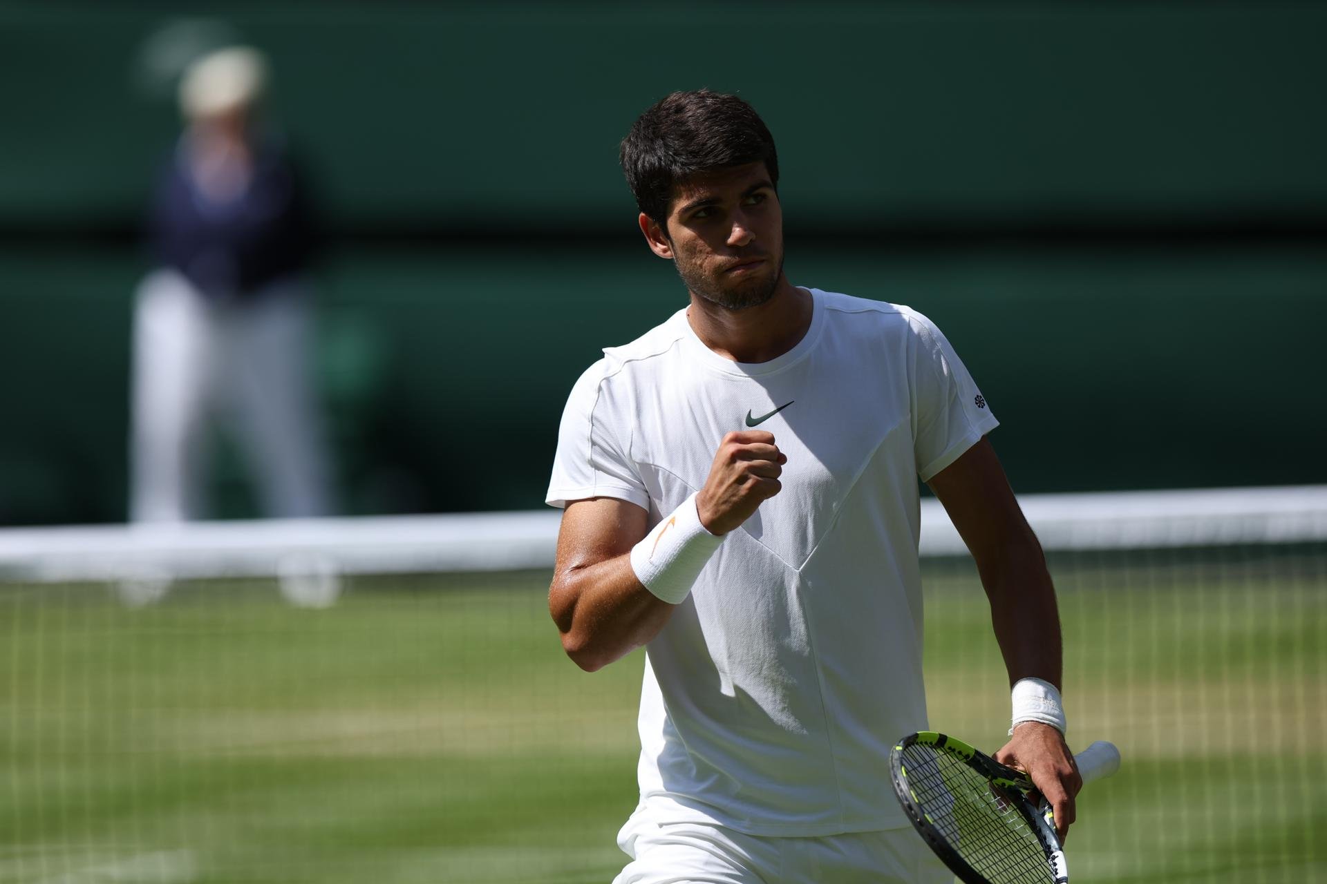 Un apático Carlos Alcaraz desilusiona a Alexandre Müller en la segunda ronda de Wimbledon