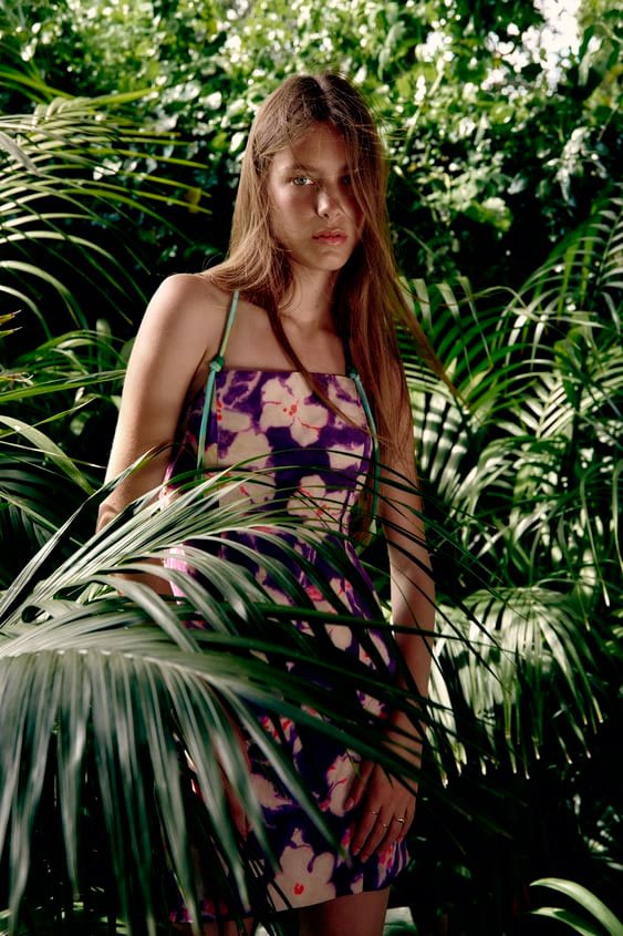 Vestido de lino con flores Vestido de lino con flores