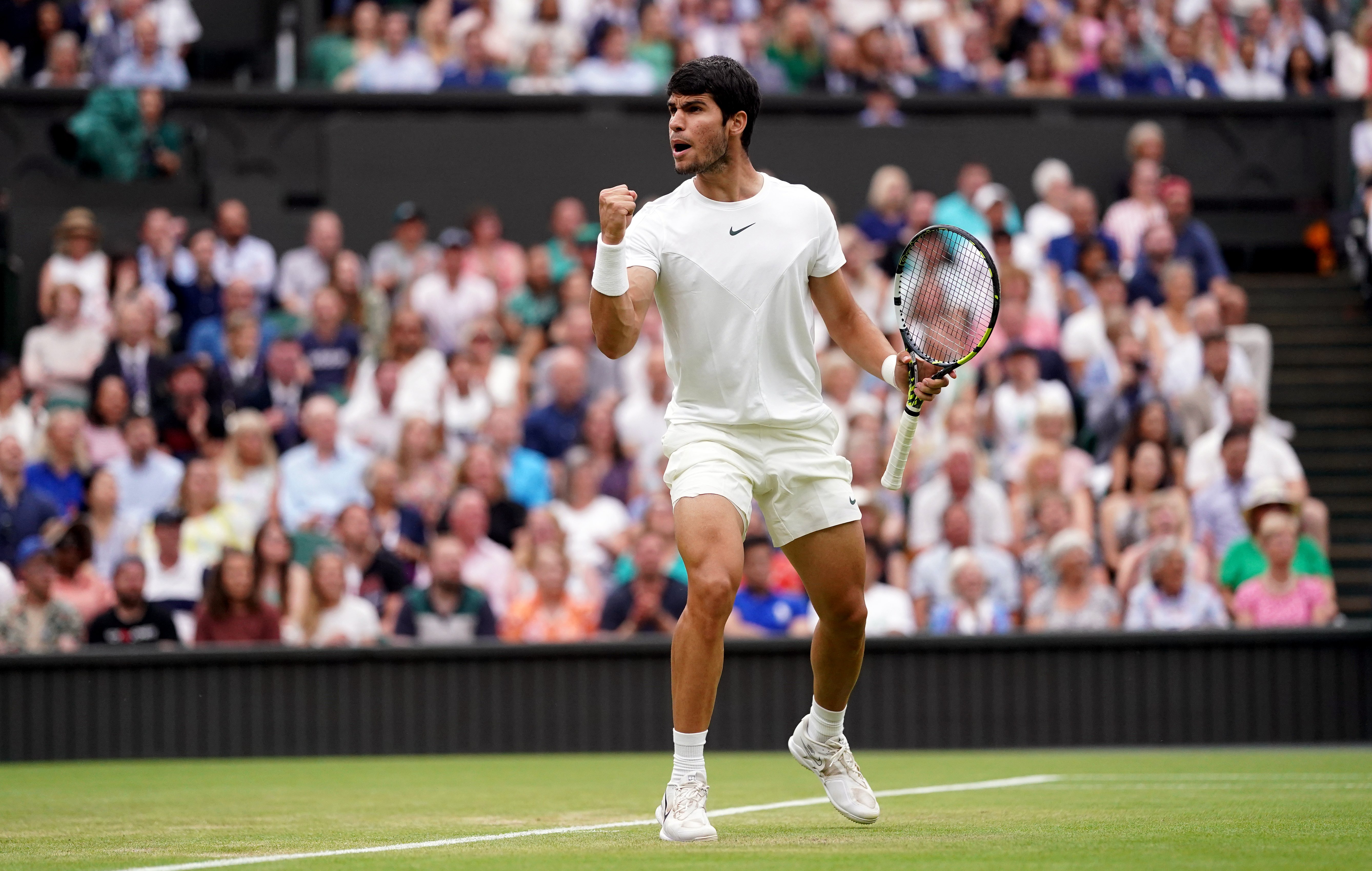 Carlos Alcaraz supera la dura prova de Jarry i avança als vuitens de final de Wimbledon