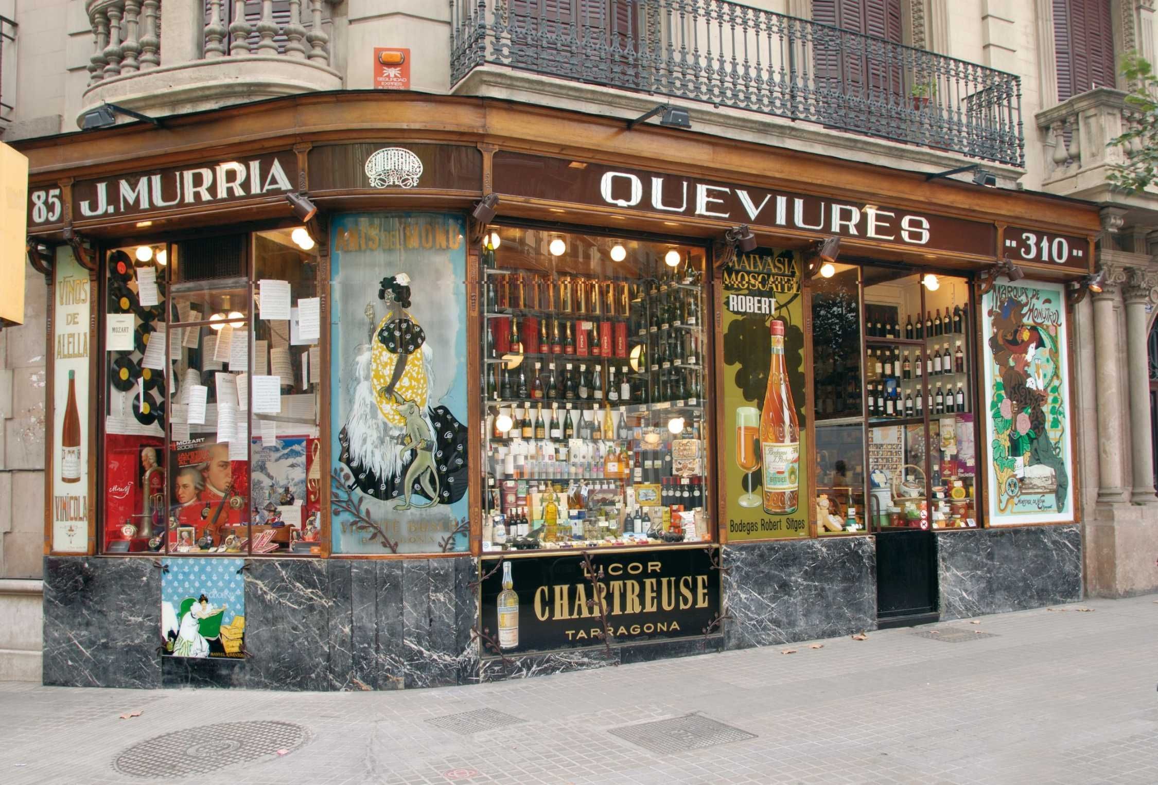 Una centenaria tienda barcelonesa echa turistas curiosos avisándolos de que les hará pagar entrada