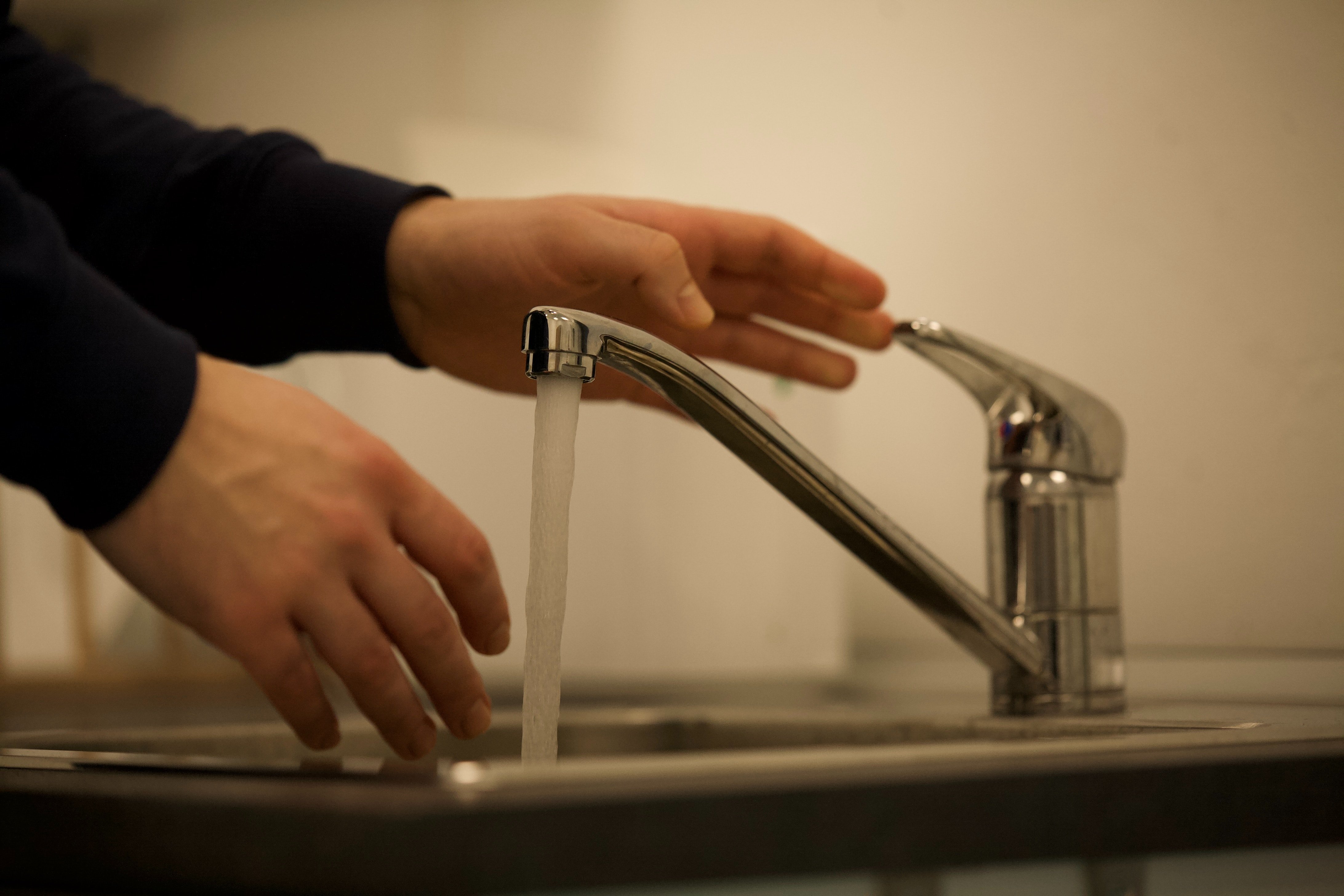 Flix prohíbe el uso del agua de grifo para beber o cocinar por la presencia de un plaguicida