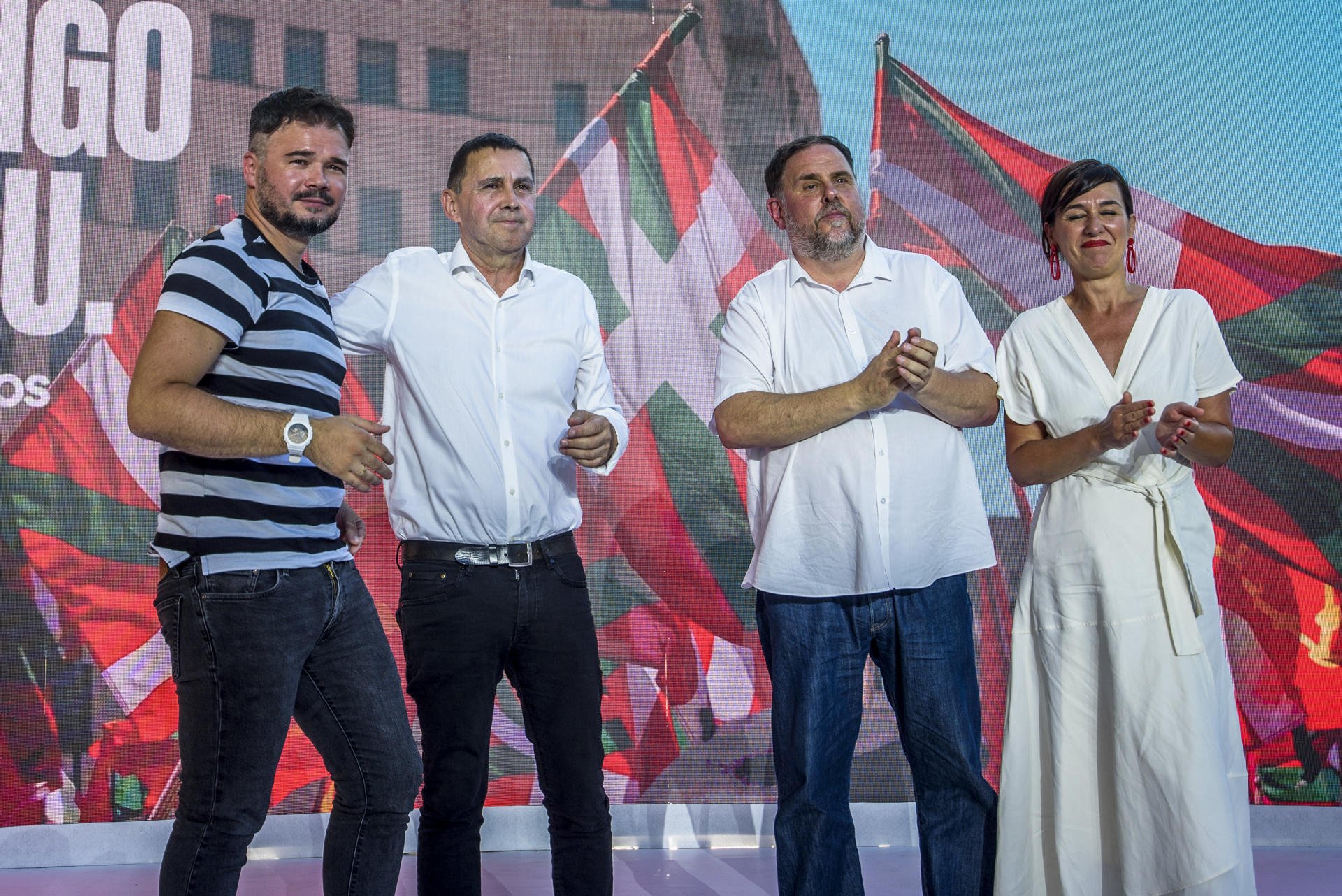 ERC y EH Bildu escenifican su vínculo en el País Vasco y Junqueras propone un doble referéndum