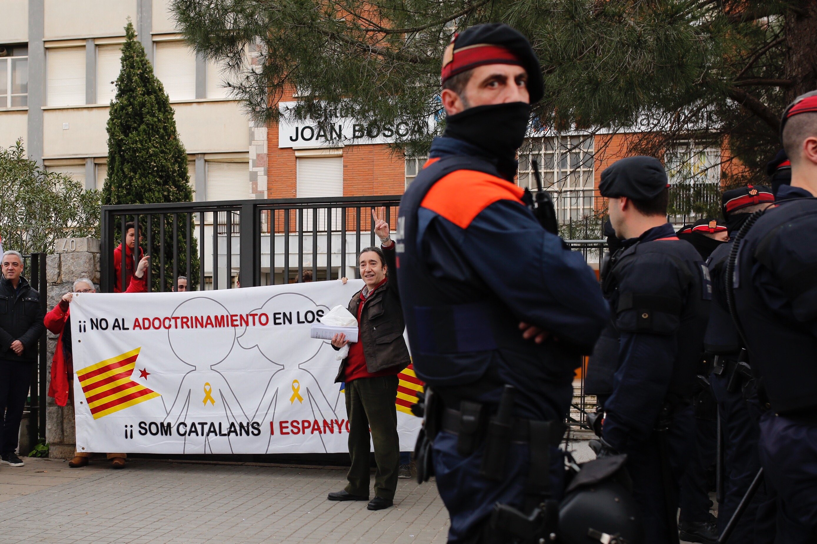 Un institut, obligat a suspendre les portes obertes per una protesta ultra