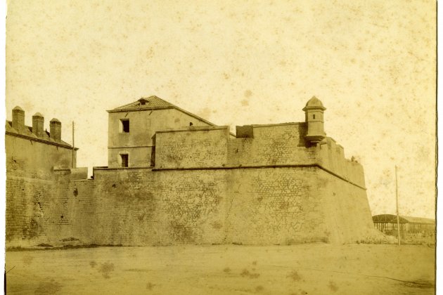 11 Derribo del baluarte del Rey de la muralla, c.1888. AFB. Autoría desconocida 11 Derribo del baluarte del Rey de la muralla, c.1888. AFB. Autoría desconocida