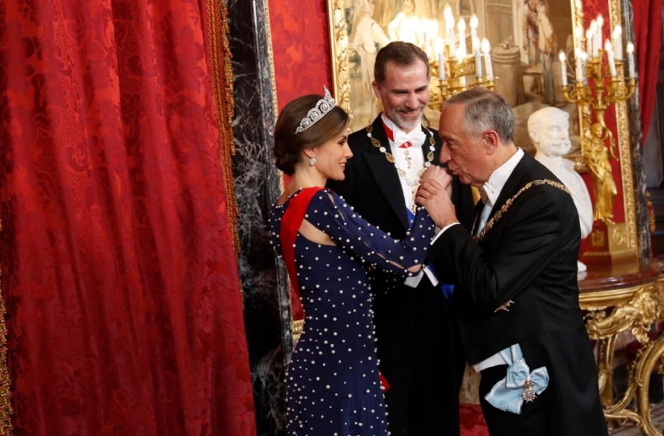 Letícia vestido perlas Casa Real