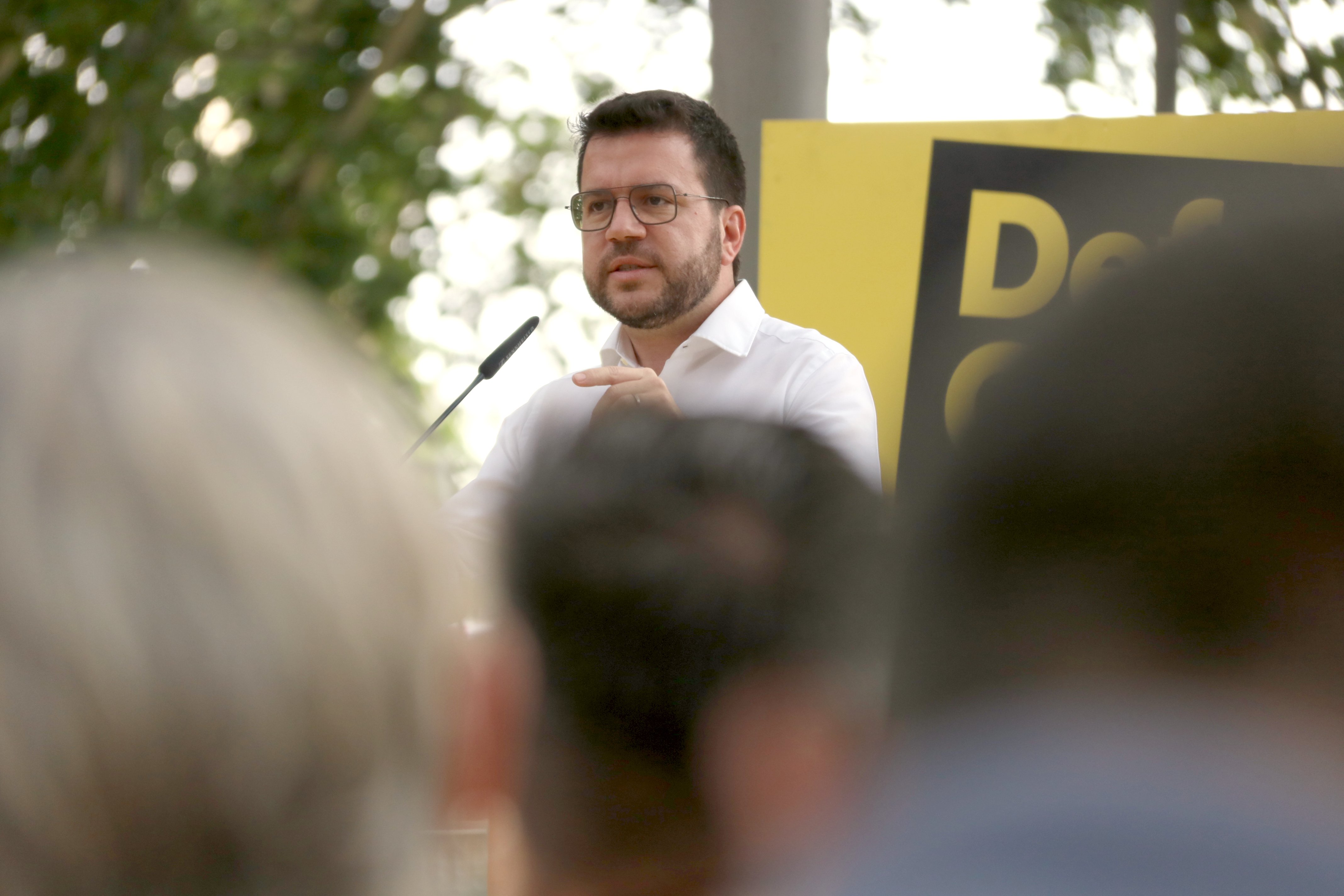 Aragonès se solidaritza amb les revistes en català vetades: "Els donarem més suport que mai"