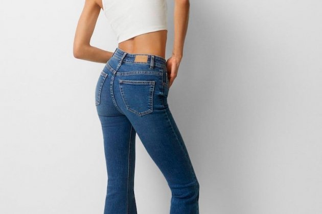 Jeans flare tiro alto Jeans flare tiro alto