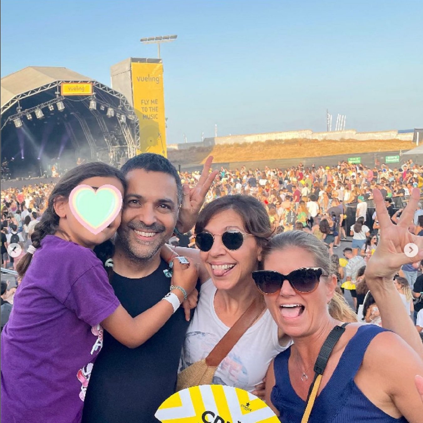 Cris Puig con el marido Jaume y la hija en brazos, Instagram