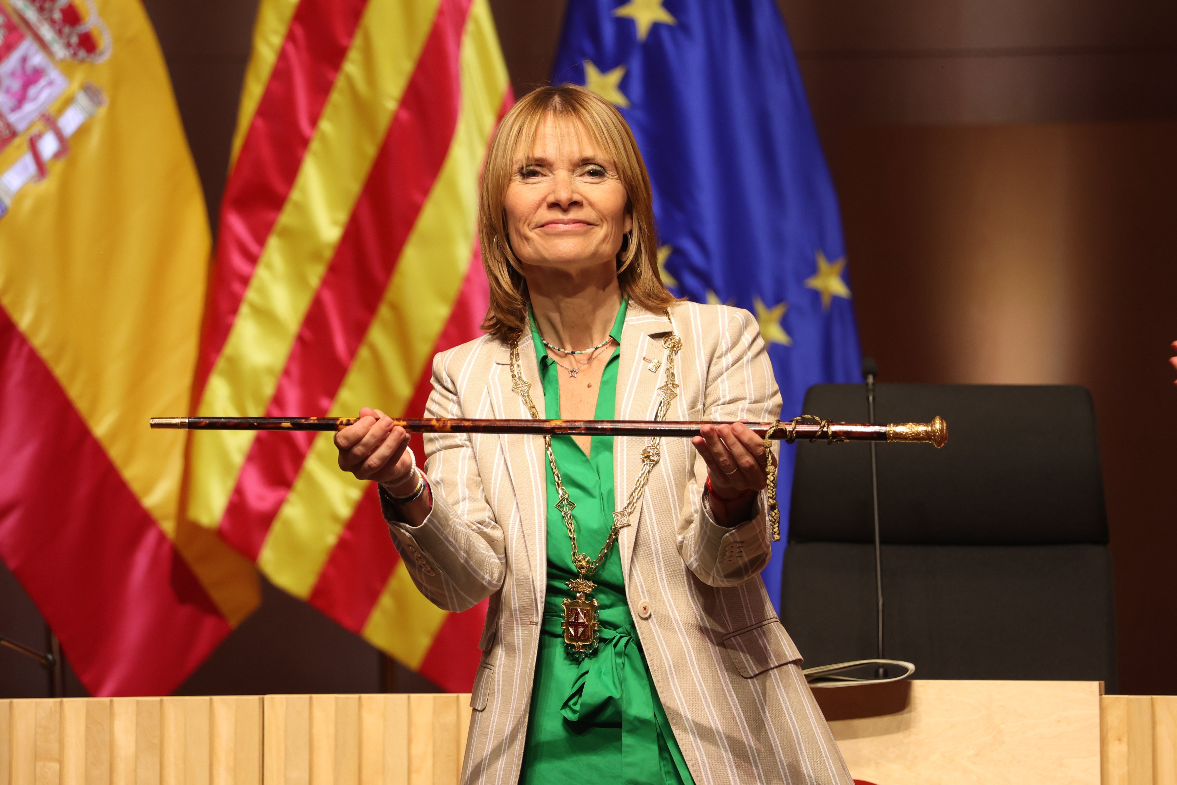 Moret, presidenta de la Diputació de Barcelona con el voto de PSC, comunes, TxT y dos díscolos de Junts