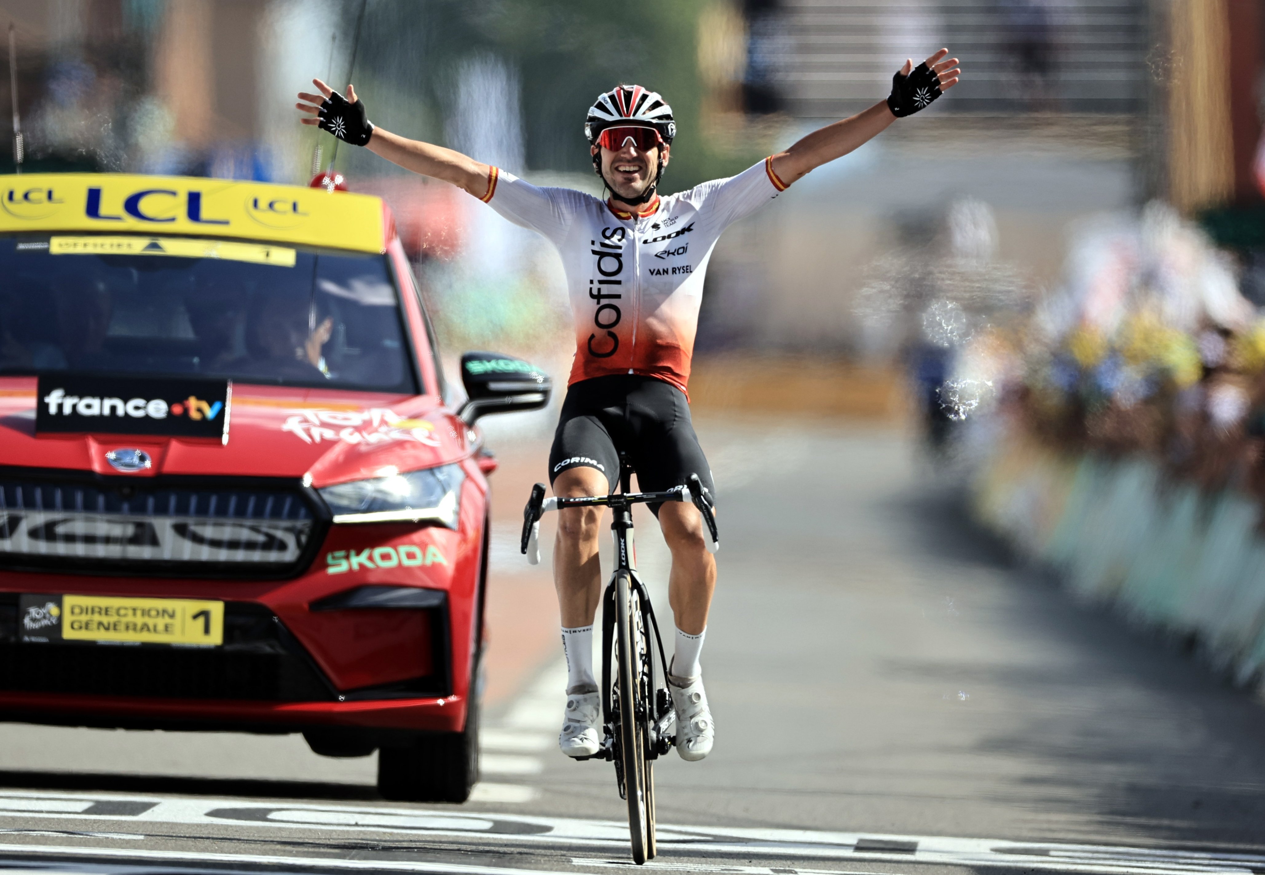 Ion Izaguirre se impone en una trepidante etapa del Tour de Francia... y ahora llega la montaña