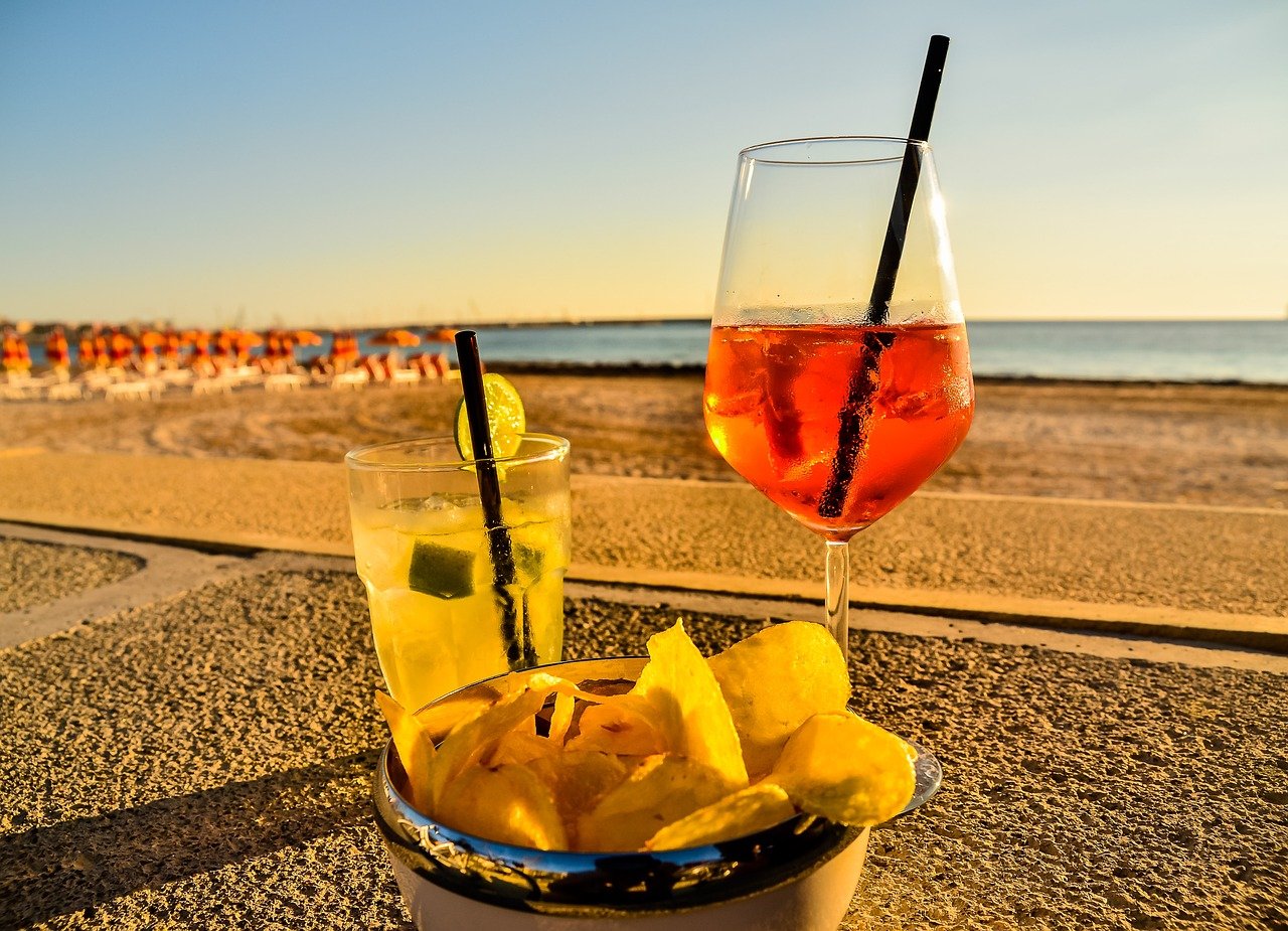 Los 11 alimentos que hinchan la barriga y querrás evitar antes de un día de playa o piscina