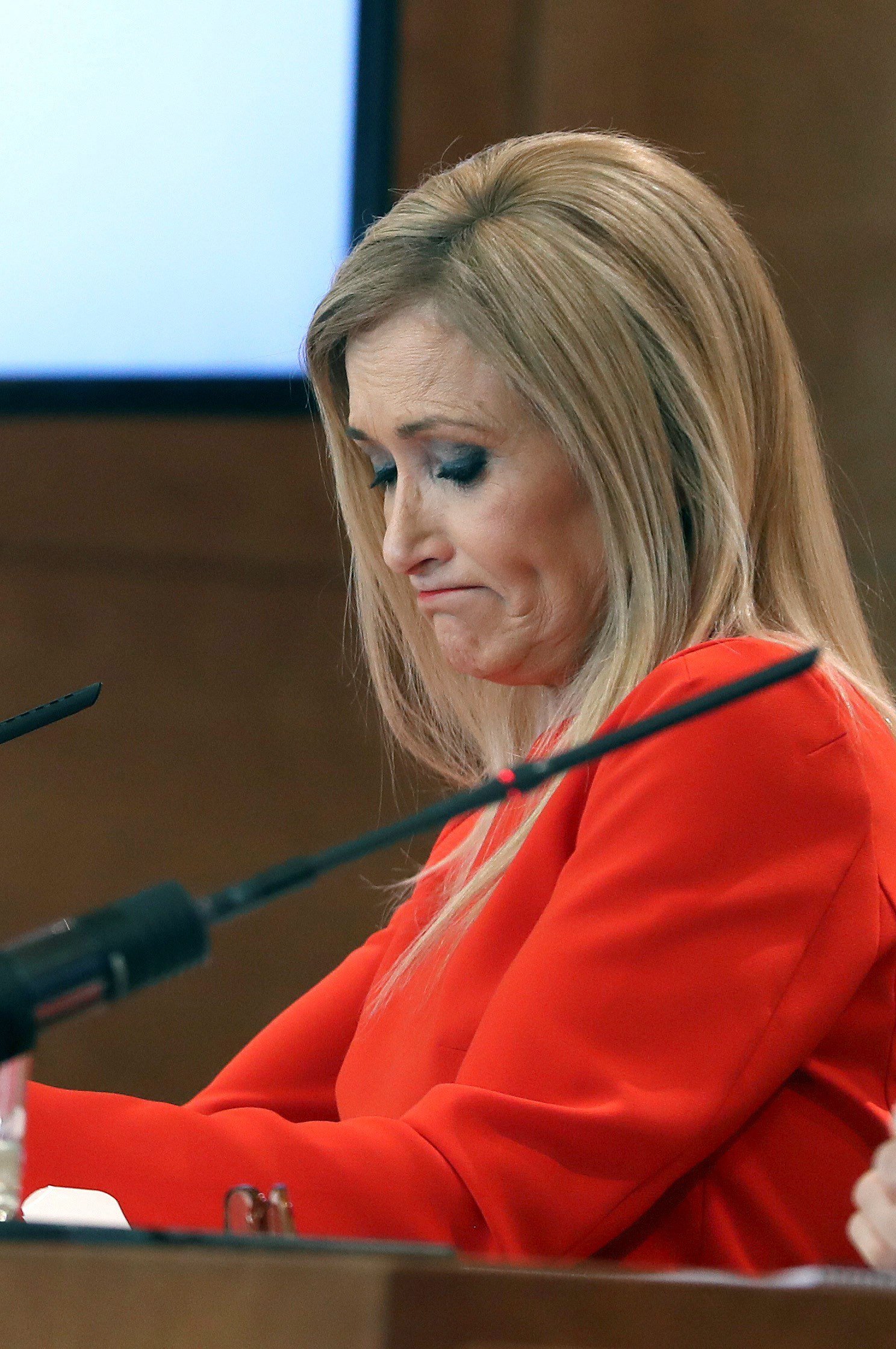 Cifuentes afirma que tiene el apoyo de Rajoy y el PP y no dimitirá
