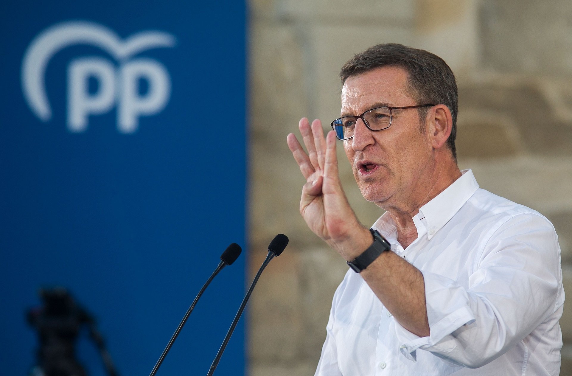 Feijóo acusa la dirección de Correos "de incompetente" y pide la destitución del presidente