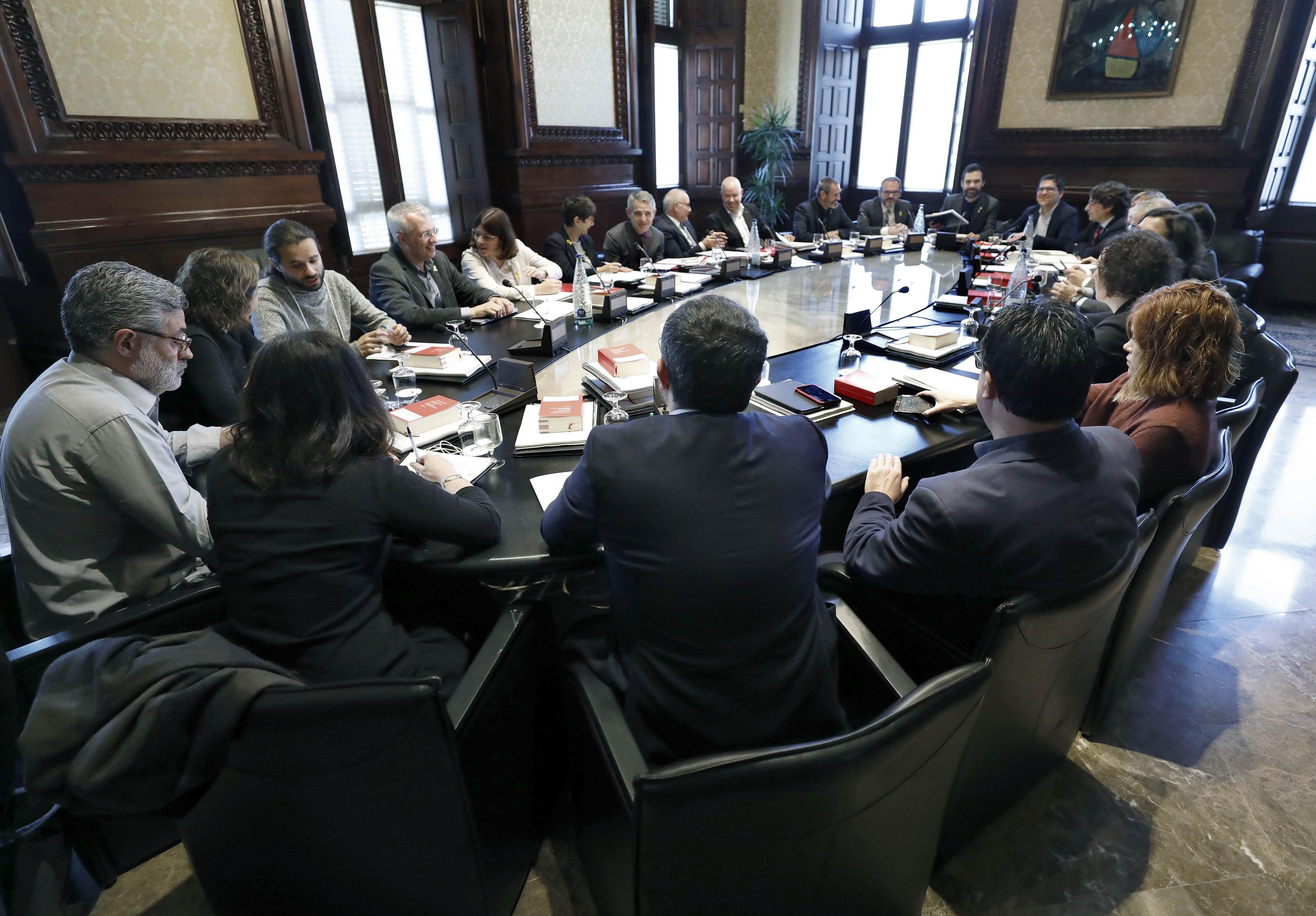 La Mesa del Parlament manté la delegació de vot de Puigdemont