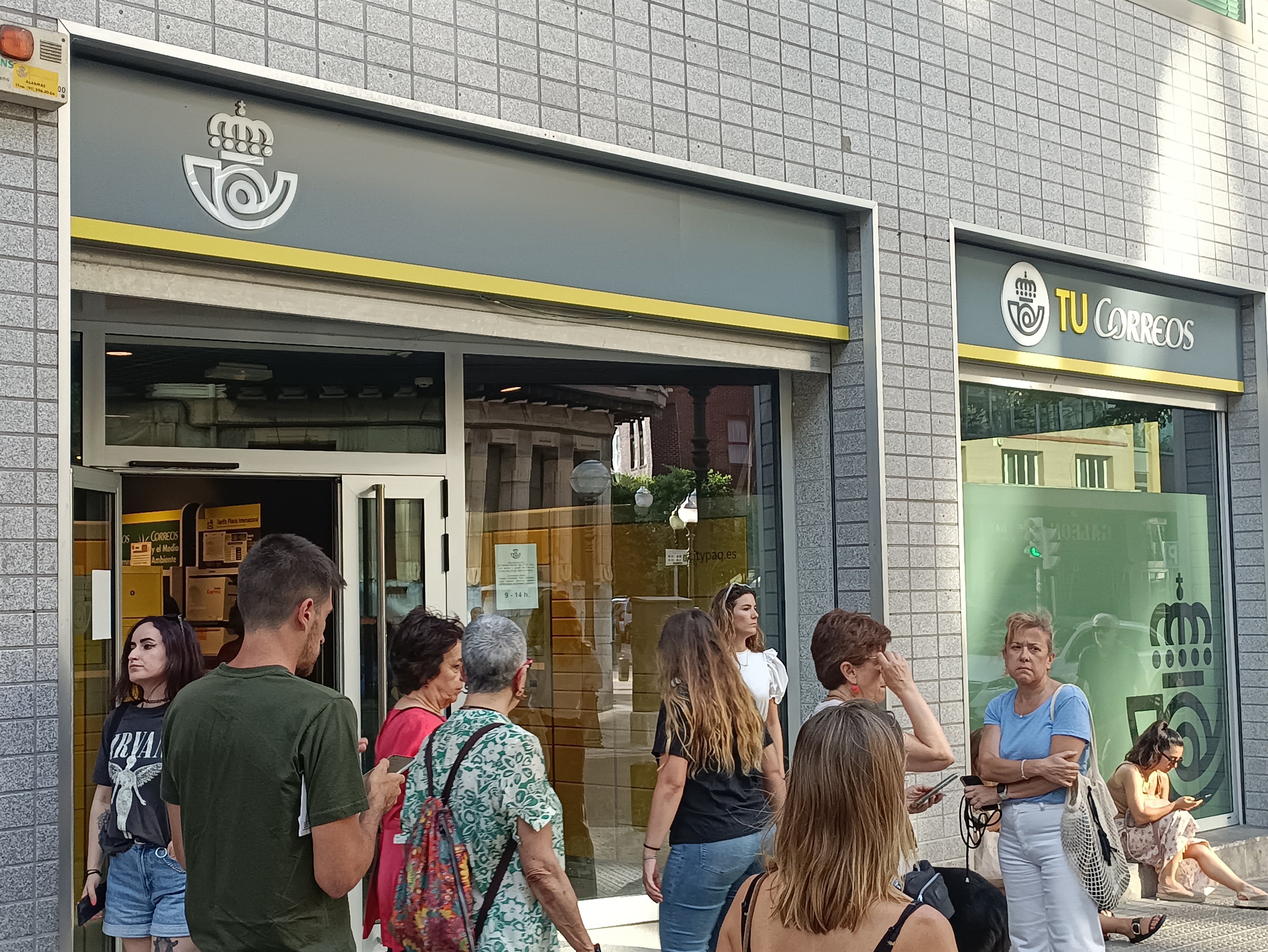 Correus obre aquest diumenge les oficines de Barcelona, Madrid i les zones turístiques