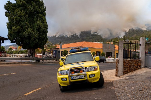 EuropaPress 5335422 vehiculo brigadas refuerzo incendios forestales brif colabora labores (1)