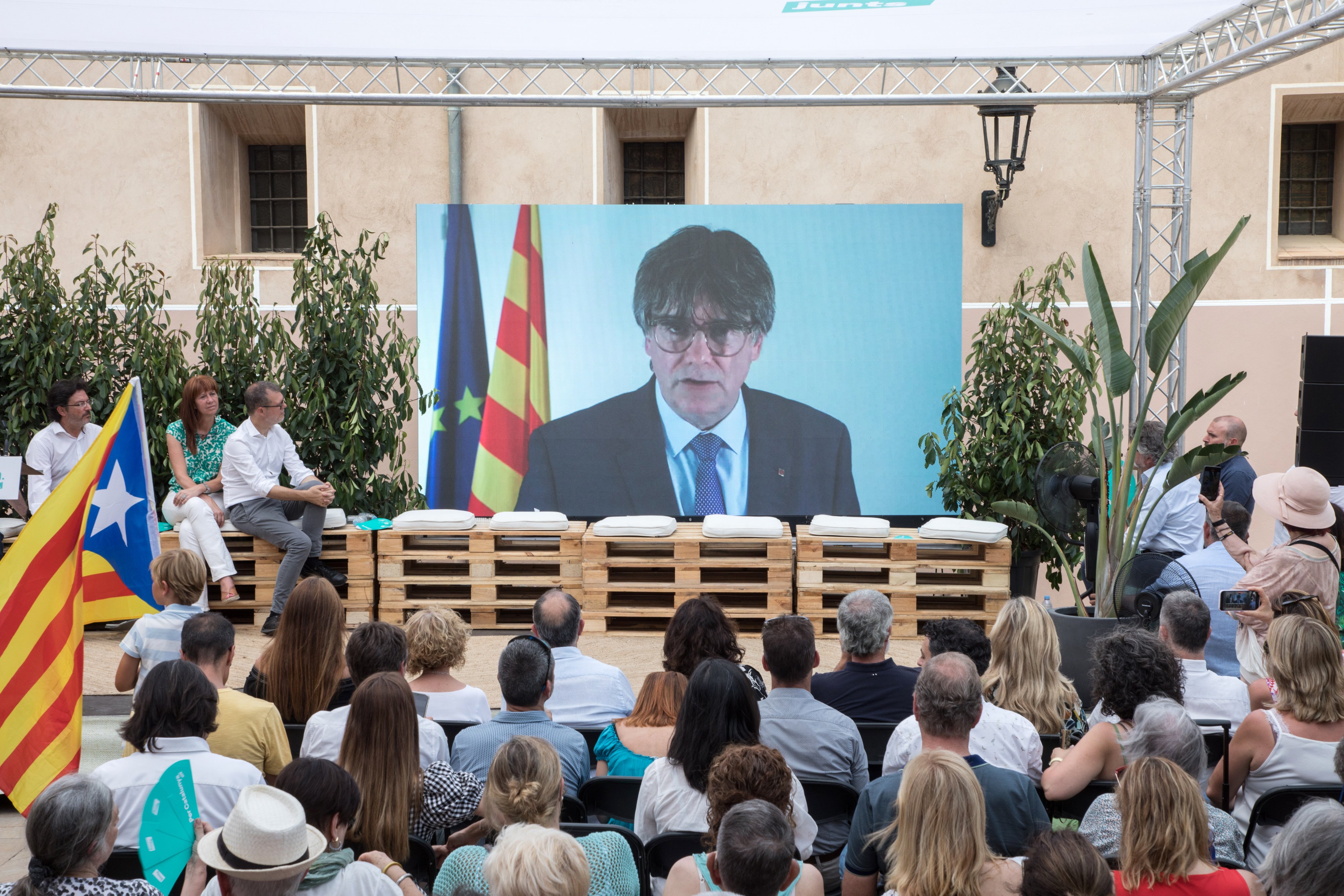 Junts s'aferra a Puigdemont per mobilitzar el vot i anar a la trinxera de Madrid a "doblegar-los"