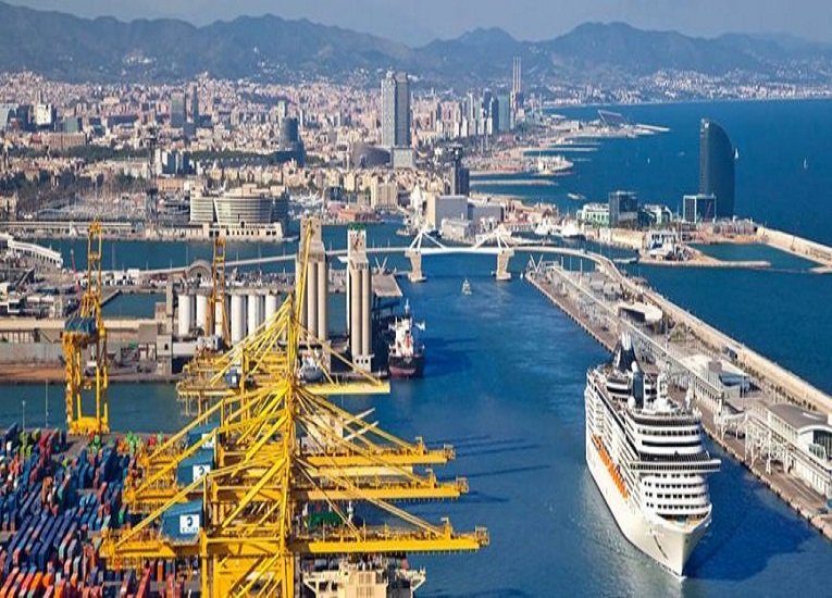 Los cruceros y los grandes barcos mercantes, en el punto de mira de la Generalitat