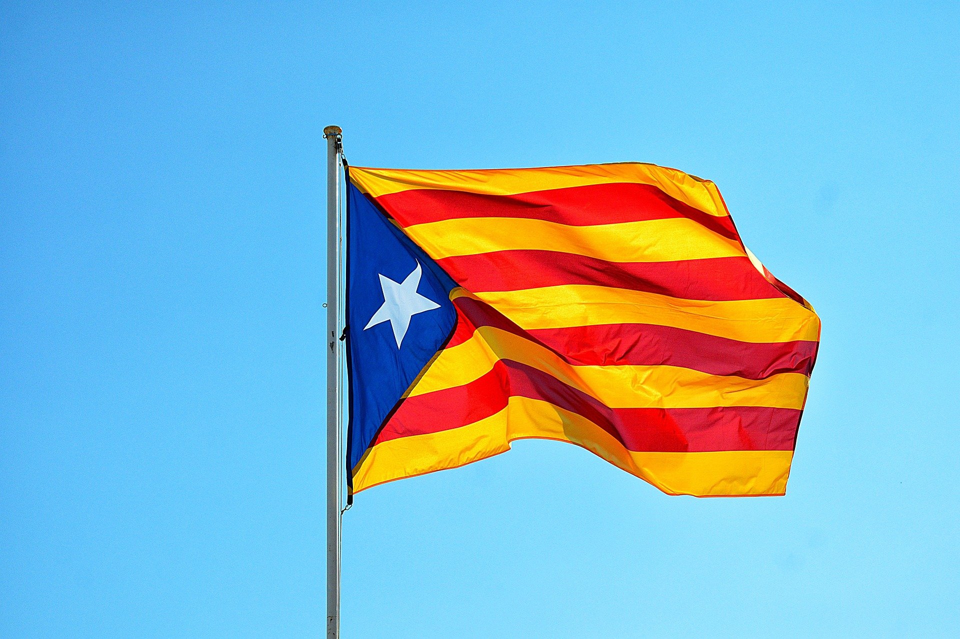 La Junta Electoral ordena retirar les estelades de Cadaqués, Cardedeu i Tordera pel 23-J