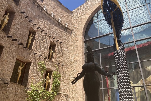 the courtyard of the Teatre-Museu Dalí, formerly the theater's audience viewing area / Evy Lewis]