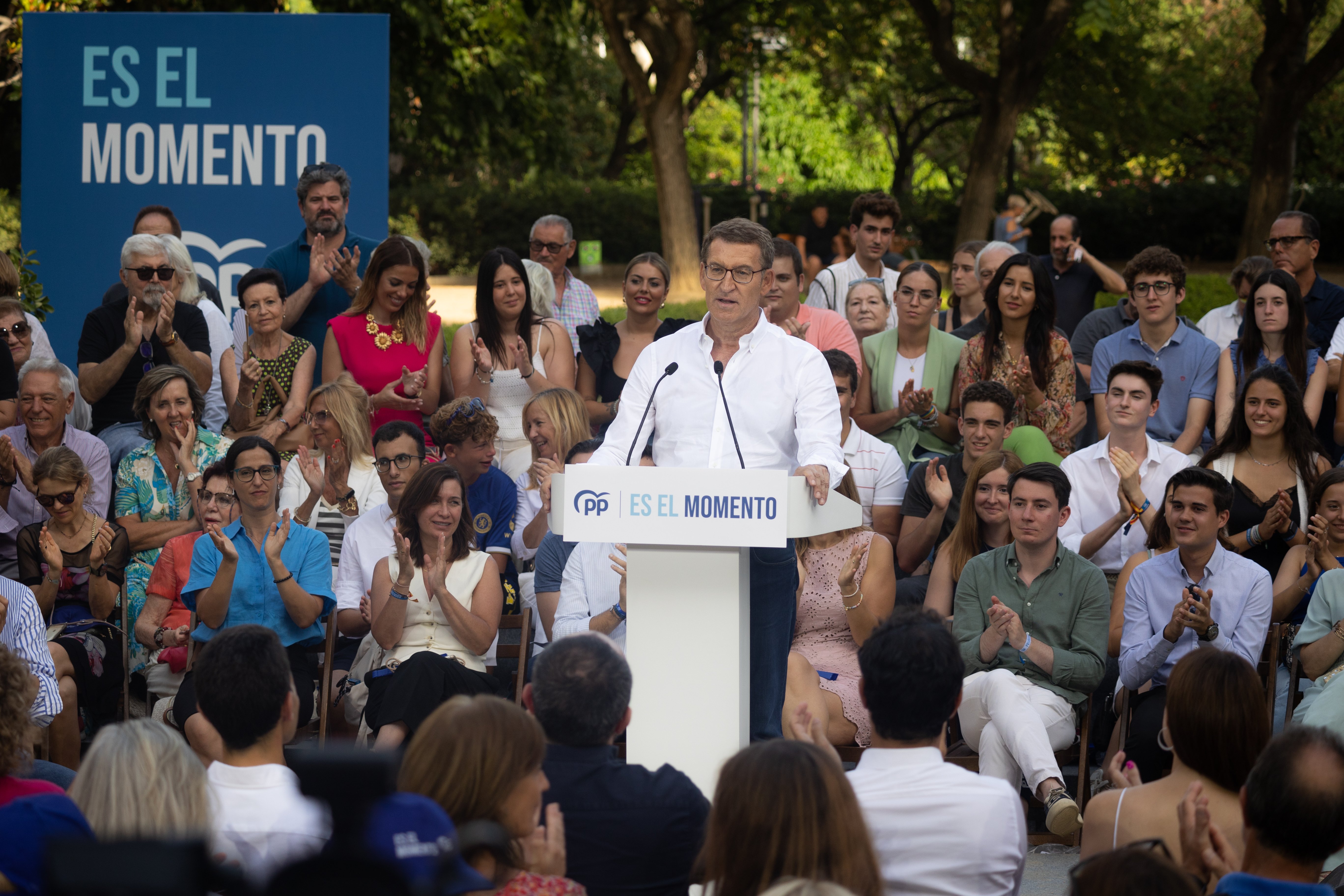 Feijóo passeja els seus fantasmes per Catalunya: “Sánchez farà el que diguin Otegi, Rufián i Junqueras”