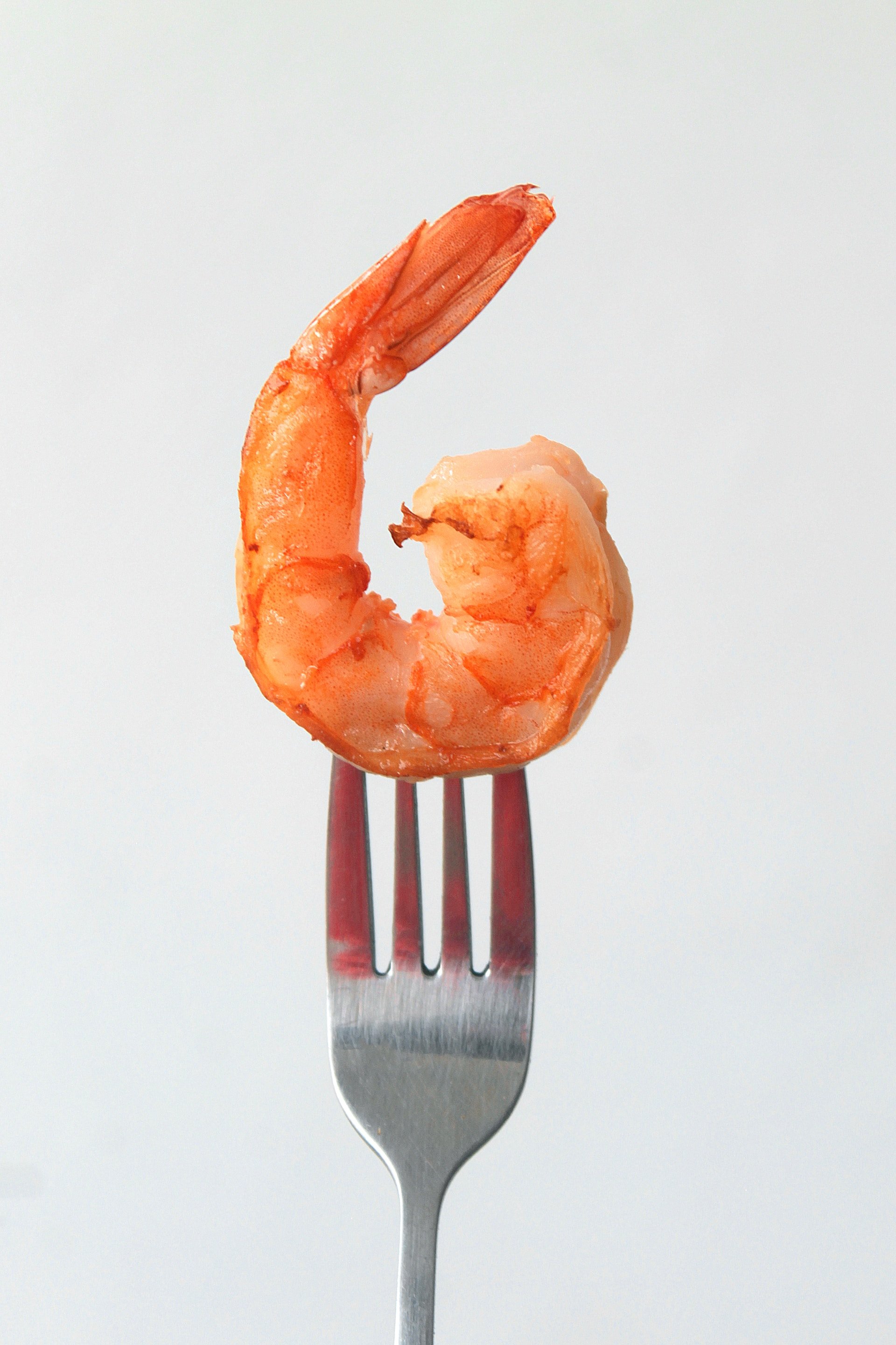 ¿No sabes pelar las gambas? El truco infalible (y fácil) para hacerlo rápidamente
