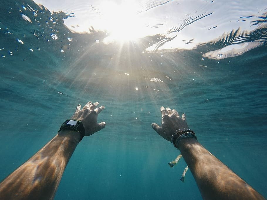 La máscara de snorkel con soporte para cámara que cuesta menos de 30 euros