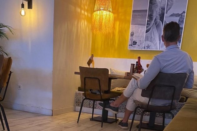 Iñaki Urdangarin en un restaurante de Altea, foto Mamarazzi Iñaki Urdangarin en un restaurante de Altea, foto Mamarazzi
