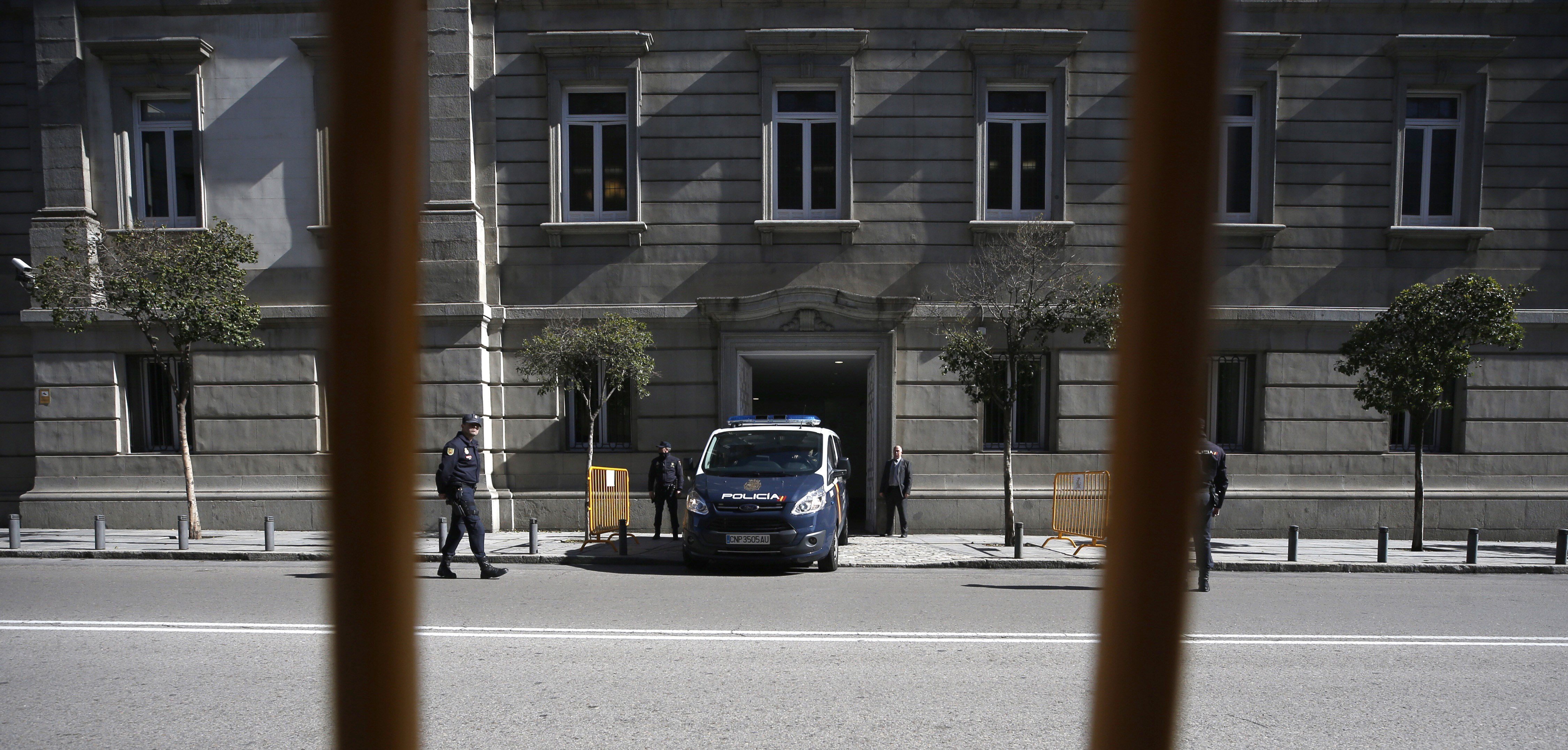 La prensa española cierra filas con el Supremo y alecciona a la justicia alemana