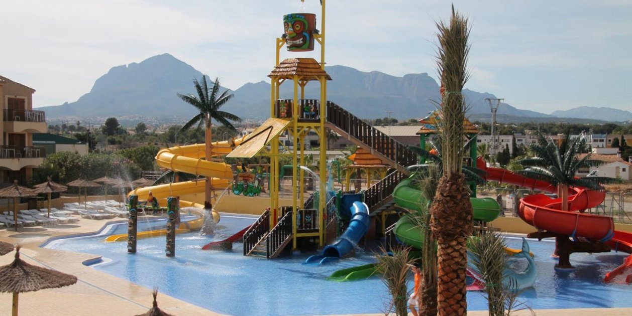 hoteles con parque acuatico   albir garden