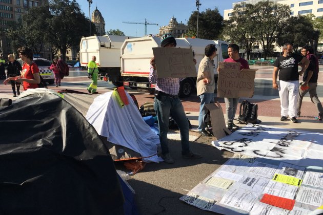 acampada plaça catalunya desallotjament / gisela rodriguez 