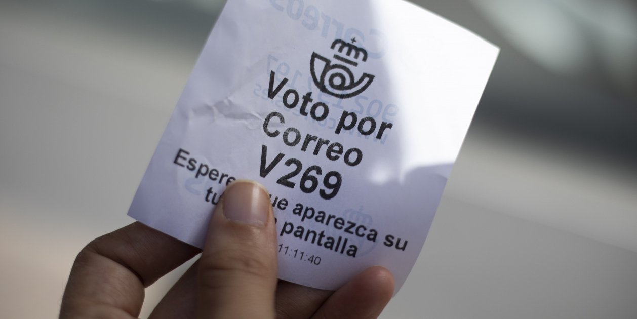Imatge d'arxiu d'una butlleta per votar per correu Imatge d'arxiu d'una butlleta per votar per correu