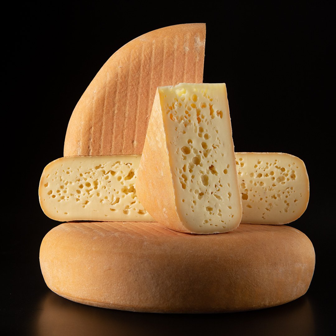 Este es el primer queso artesano de vaca de gran formato hecho en Catalunya