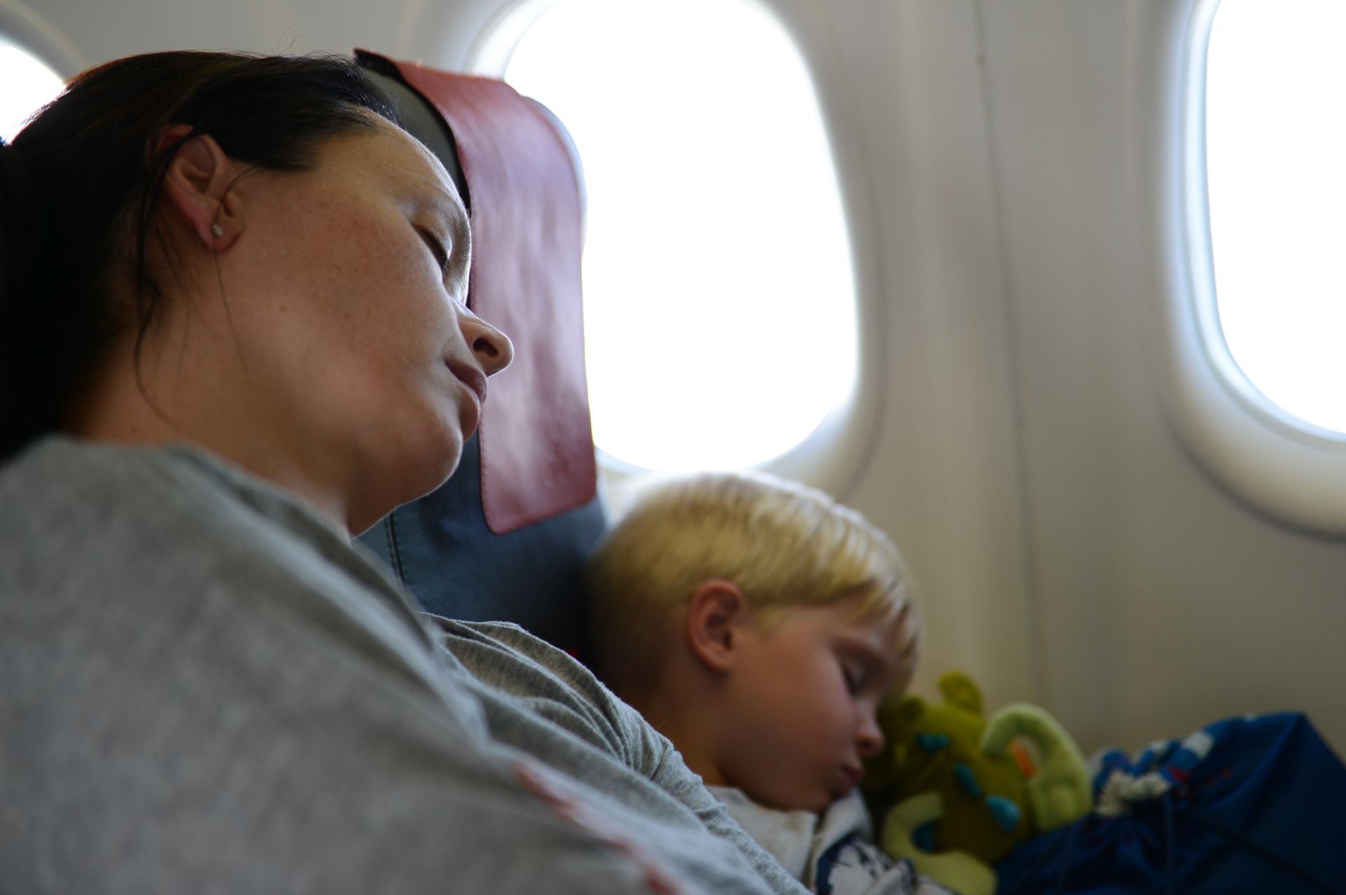 Descobreix el secret que les aerolínies NO volen que coneguis: Com dormir com un nadó en qualsevol vol