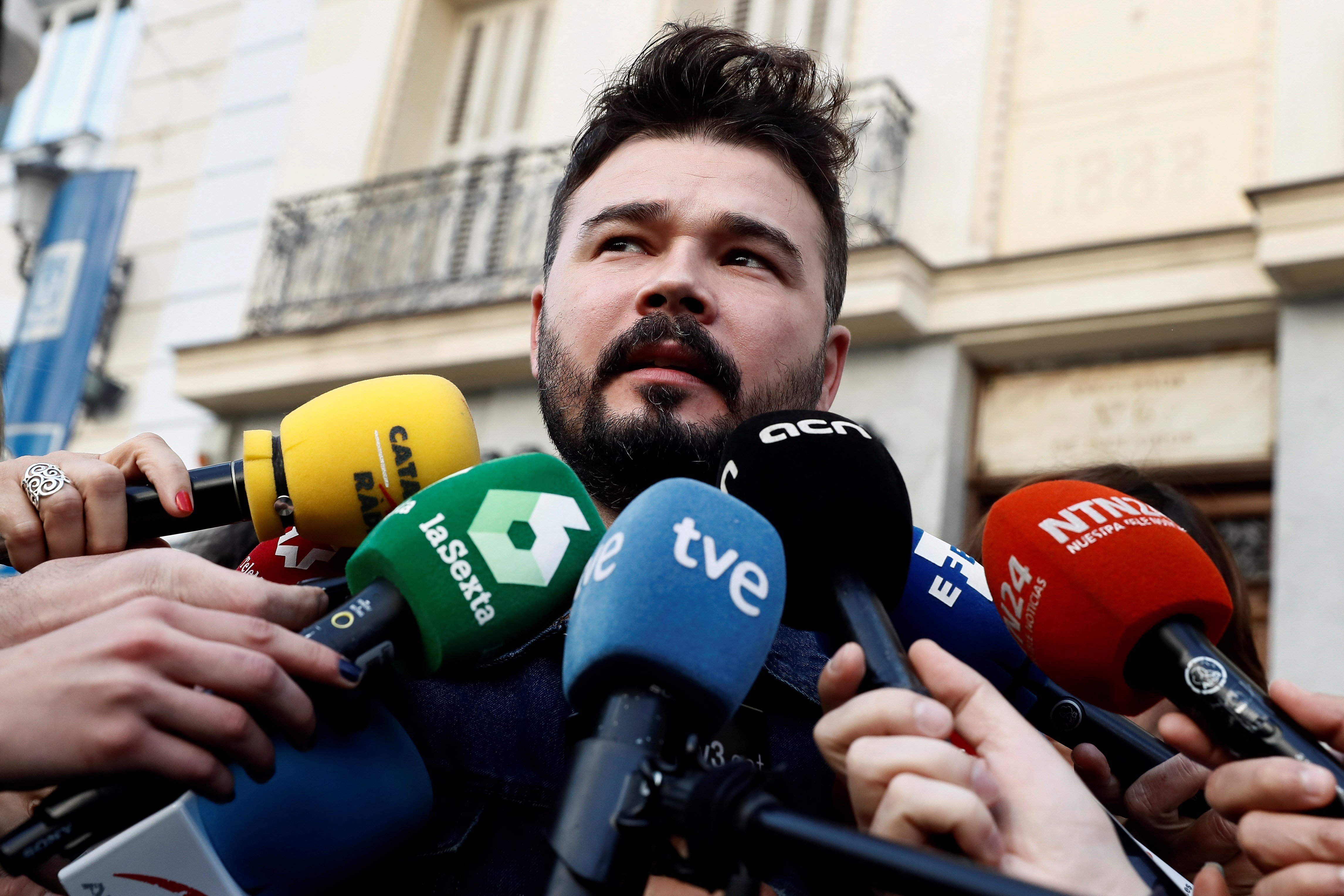 Rufián posa Cañas entre l'espasa i la paret sobre els exiliats