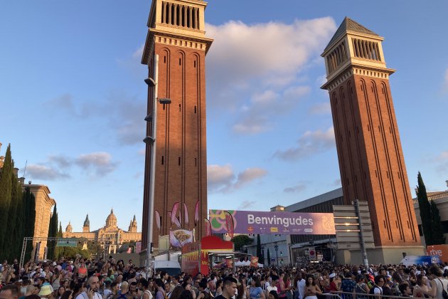 Plaza Espanya, the endpoint of the Pride parade / Evy Lewis