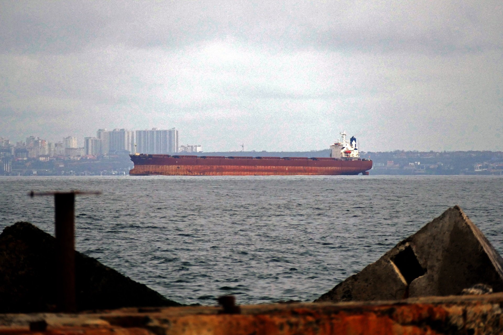 Rusia considera potenciales objetivos militares todos los barcos que lleguen a los puertos de Ucrania