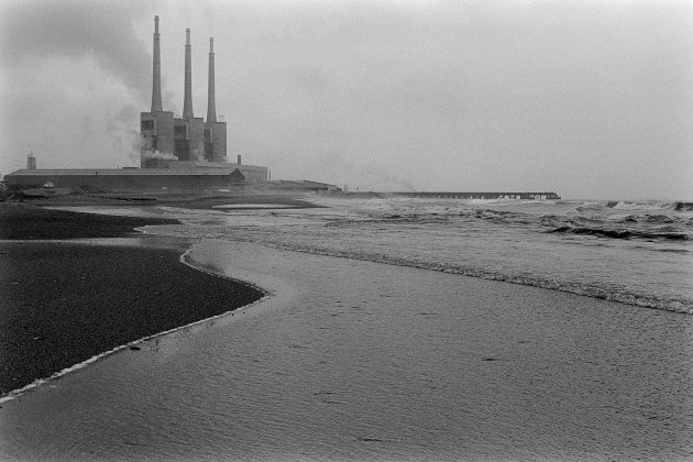 16. El litoral entre Sant Adrià de Besòs y el Poblenou, 1983. Jordi Pol. 16. El litoral entre Sant Adrià de Besòs y el Poblenou, 1983. Jordi Pol.